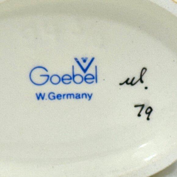 Goebel Hummel 94 3/0 "Surprise" TMK-5  West Germany - Picture 7 of 7